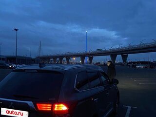 2017 Mitsubishi Outlander III Рестайлинг 2, серый, 2200000 рублей, вид 2