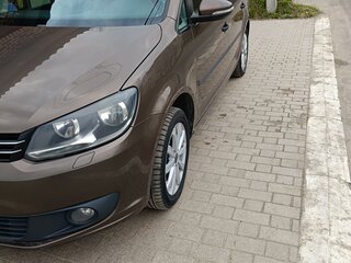 2013 Volkswagen Touran I Рестайлинг 2, коричневый, 950000 рублей, вид 1