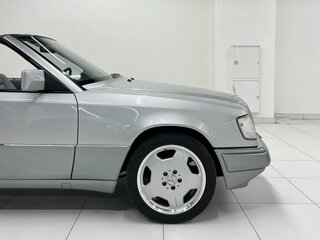 1995 Mercedes-Benz E-Класс 220 I (W124), серебристый, 3600000 рублей, вид 3