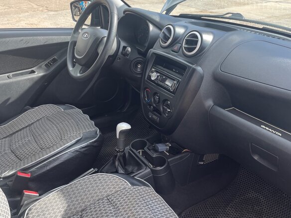 2015 Lada (ВАЗ) Granta I, серый, 485000 рублей - вид 4