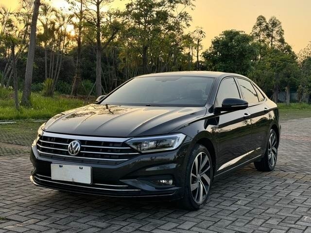Открыть фотографии: Volkswagen Sagitar III Рестайлинг