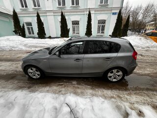 2009 BMW 1 серии 120i I (E81/E82/E87/E88) Рестайлинг, серый, 700000 рублей, вид 3