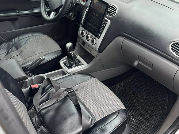 2010 Ford Focus II Рестайлинг, серебристый, 549000 рублей - вид 6