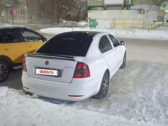 2013 Skoda Octavia II (A5) Рестайлинг, белый, 900000 рублей - вид 4