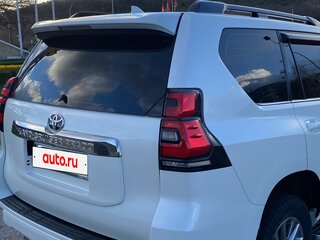 2020 Toyota Land Cruiser Prado 150 Series Рестайлинг 2, белый, 6050000 рублей, вид 3