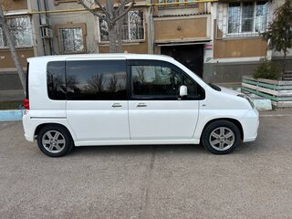 2003 Honda Mobilio I, белый, 677000 рублей, вид 2