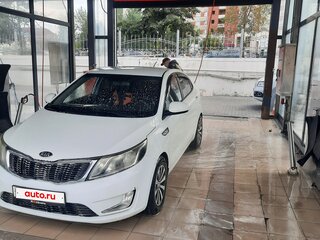 2014 Kia Rio 6-speed III, белый, 950000 рублей, вид 3