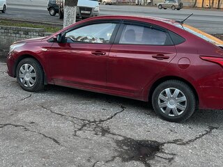 2017 Hyundai Solaris II, красный, 450000 рублей, вид 3