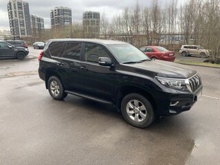 2018 Toyota Land Cruiser Prado 150 Series Рестайлинг 2, чёрный, 4700000 рублей, вид 3