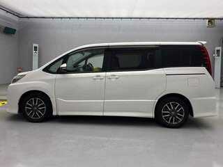 2015 Toyota Noah III (R80), белый, 1700000 рублей, вид 4