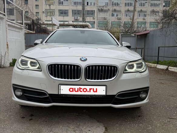 2016 BMW 5 серии 528i xDrive VI (F10/F11/F07) Рестайлинг, белый, 2200000 рублей - вид 4