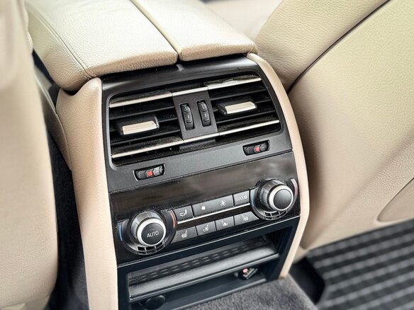 2009 BMW 7 серии Long 740Li V (F01/F02/F04), чёрный, 1200000 рублей - вид 13