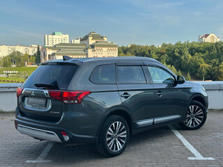 2019 Mitsubishi Outlander III Рестайлинг 3, серый, 1649000 рублей, вид 4