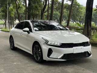 2023 Kia K5 III Рестайлинг, белый, 2390000 рублей, вид 2