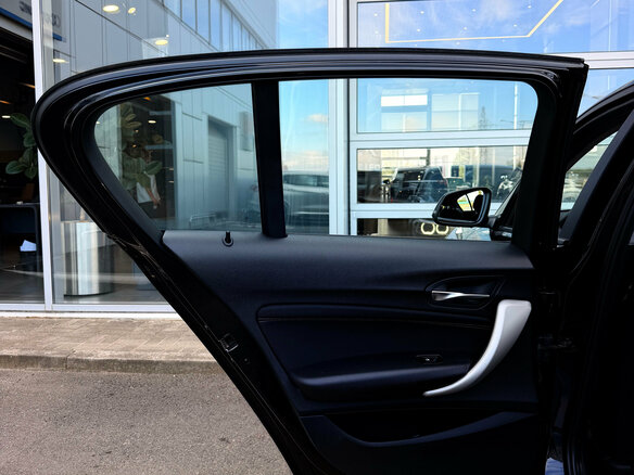 2017 BMW 1 серии 118i II (F20/F21) Рестайлинг, чёрный - вид 12
