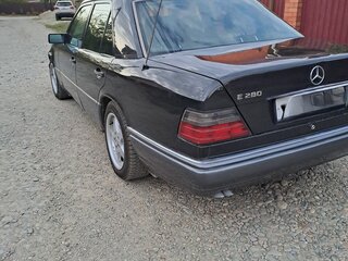 1994 Mercedes-Benz E-Класс 280 5-speed I (W124), чёрный, 970000 рублей, вид 3