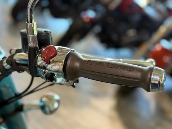2026 Royal Enfield Classic 650, зелёный, 713000 рублей - вид 12