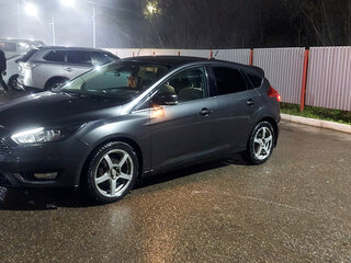 2015 Ford Focus III Рестайлинг, серый, 970000 рублей, вид 1