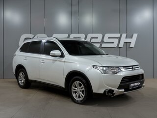2014 Mitsubishi Outlander III Рестайлинг, белый, 1689000 рублей, вид 1