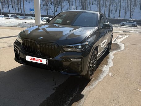 2022 BMW X6 40i III (G06), чёрный, 9500000 рублей, вид 2