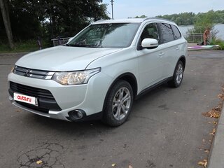 2014 Mitsubishi Outlander III Рестайлинг, белый, 1450000 рублей, вид 1