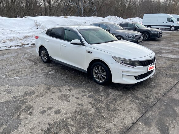 2017 Kia Optima IV, белый, 950000 рублей