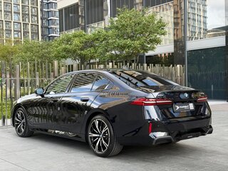 2025 BMW 5 серии 530i xDrive VIII (G60/G61/G68), чёрный, 8290000 рублей, вид 5
