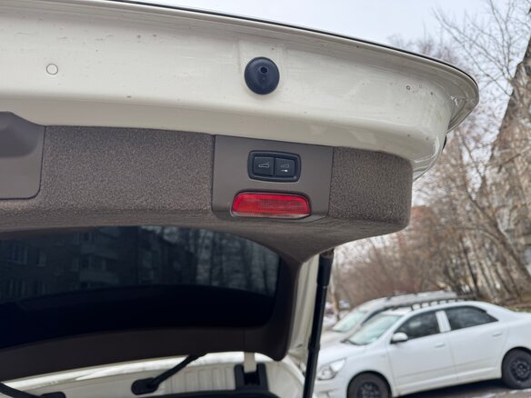 2010 Porsche Cayenne S Hybrid II (958), белый, 2000000 рублей - вид 15