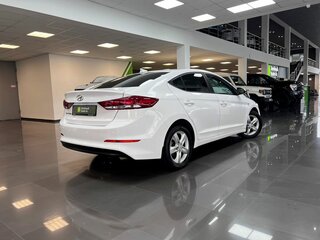 2017 Hyundai Elantra VI (AD), белый, 1140000 рублей, вид 2