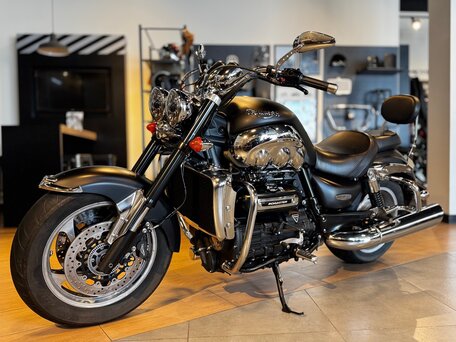 2011 Triumph Rocket 3, чёрный, 1080000 рублей, вид 1
