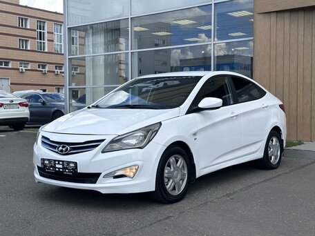 2016 Hyundai Solaris I Рестайлинг, белый, 940000 рублей, вид 3