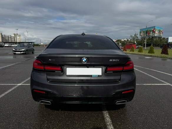 2022 BMW 5 серии 530i xDrive VII (G30/G31/G38) Рестайлинг, серый, 4250000 рублей - вид 5