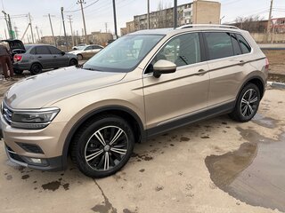 2017 Volkswagen Tiguan II, бежевый, 2600000 рублей, вид 4