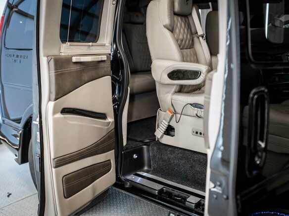 2024 GMC Savana I Рестайлинг, чёрный, 14999999 рублей - вид 20