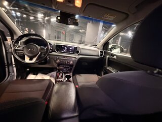 2020 Kia Sportage IV Рестайлинг, белый, 3070000 рублей, вид 5