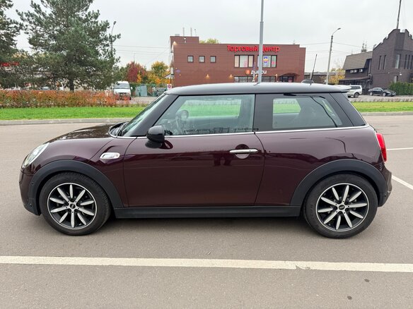2018 Mini Hatch Cooper S III (F55/F56) Рестайлинг, красный, 2290000 рублей - вид 4