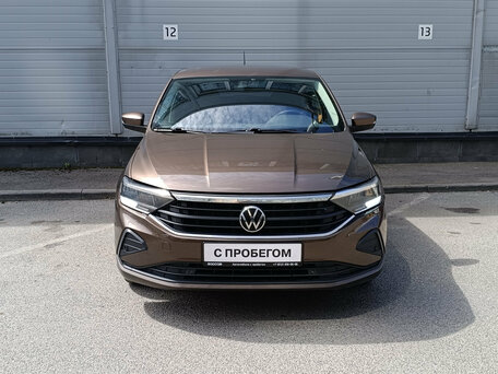2020 Volkswagen Polo VI, коричневый, 1399000 рублей, вид 2