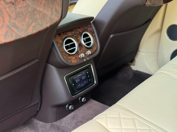 2016 Bentley Bentayga I, коричневый, 8700000 рублей - вид 26