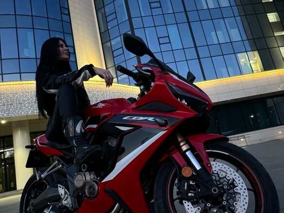 2021 Honda CB 650R, красный, 1000000 рублей