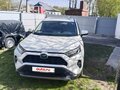 2021 Toyota RAV4 V (XA50), белый, 3900000 рублей