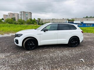 2021 Volkswagen Touareg III, белый, 4700000 рублей, вид 3