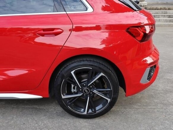 2021 Audi A3 Sportback 35 TFSI IV (8Y), красный, 1775000 рублей - вид 15
