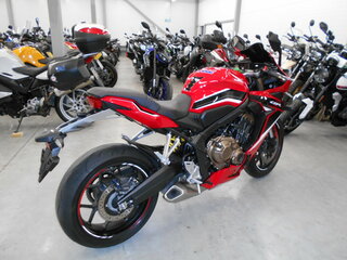 2020 Honda CBR 650R, красный, 880000 рублей, вид 3