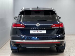 2019 Volkswagen Touareg III, чёрный, 3699000 рублей, вид 4