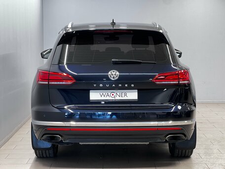 2019 Volkswagen Touareg III, чёрный, 3725000 рублей, вид 4
