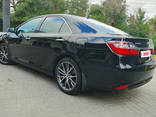 2017 Toyota Camry VII (XV50) Рестайлинг 2, чёрный, 2100000 рублей, вид 5