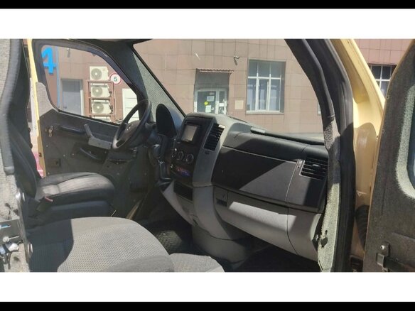 2011 Mercedes-Benz Sprinter, жёлтый, 1900000 рублей - вид 6