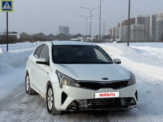 2021 Kia Rio IV Рестайлинг, белый, 990999 рублей, вид 3