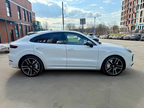 2019 Porsche Cayenne S Coupé III, белый, 8500000 рублей - вид 5