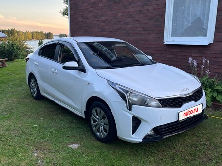 2021 Kia Rio IV Рестайлинг, белый, 1050000 рублей, вид 1